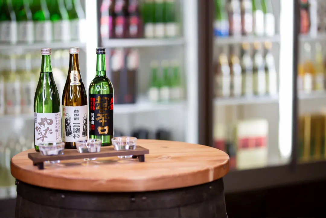 地酒BAR"なら"のセルフ式試飲スペース