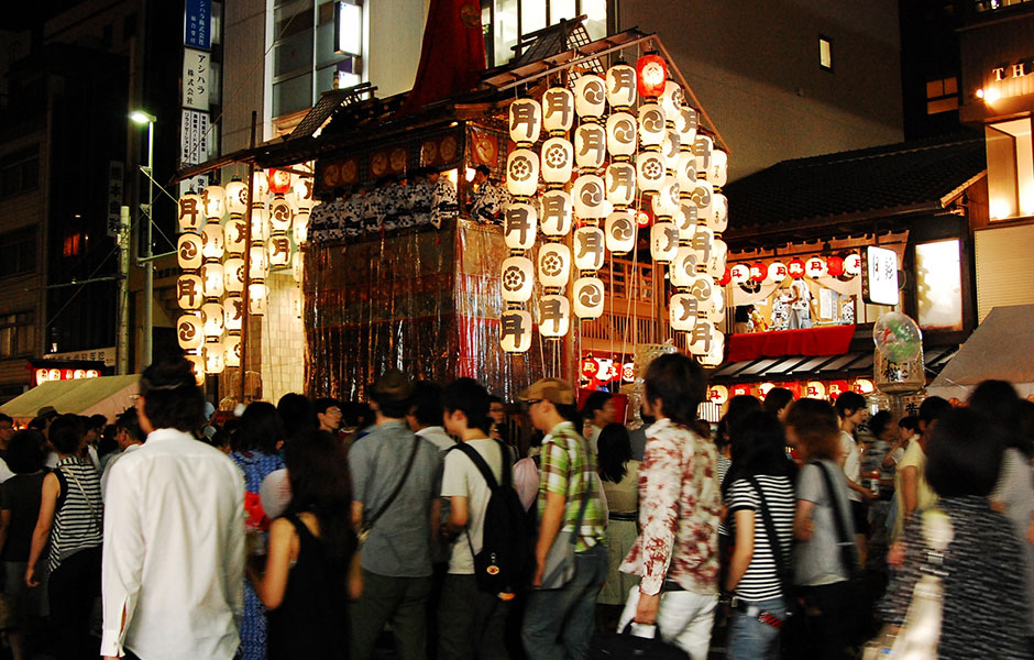 【おでかけ・観光情報　京都】祇園祭の夜に火を灯す駒形提灯