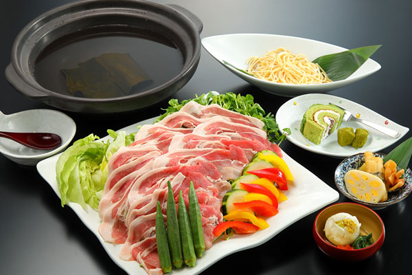 近隣企業さまへの限定企画　日替わり京野菜とレタス豚鍋で夏の宴会