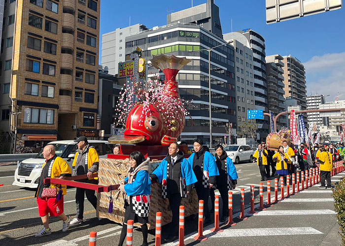 大阪木津卸売市場の献鯛式の様子